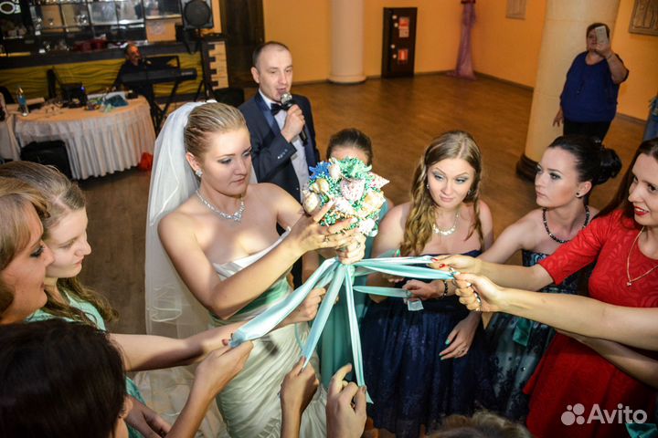 Ведущий - киноактёр, не тамада, на свадьбу и т. д