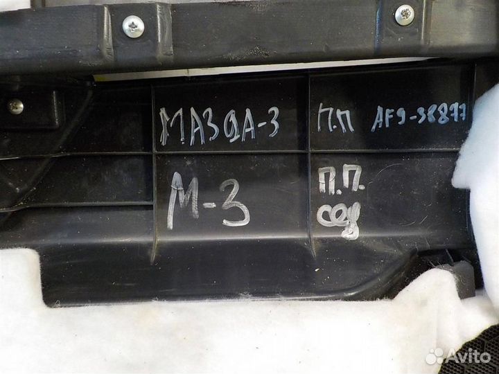 Обшивка двери передней правой Mazda Mazda 3 (BK)