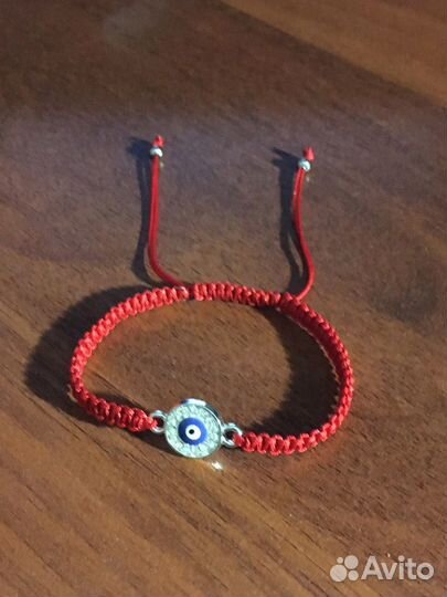 Браслеты из красной нити