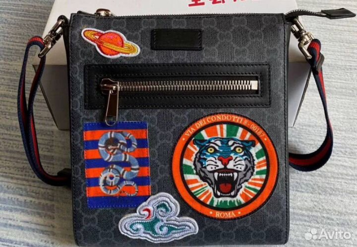 Gucci gg supreme night courrier small