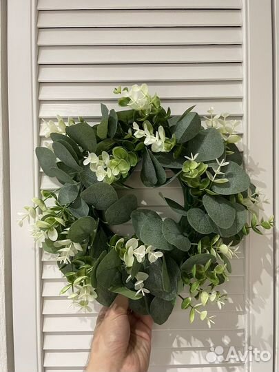 Декоративный венок на дверь