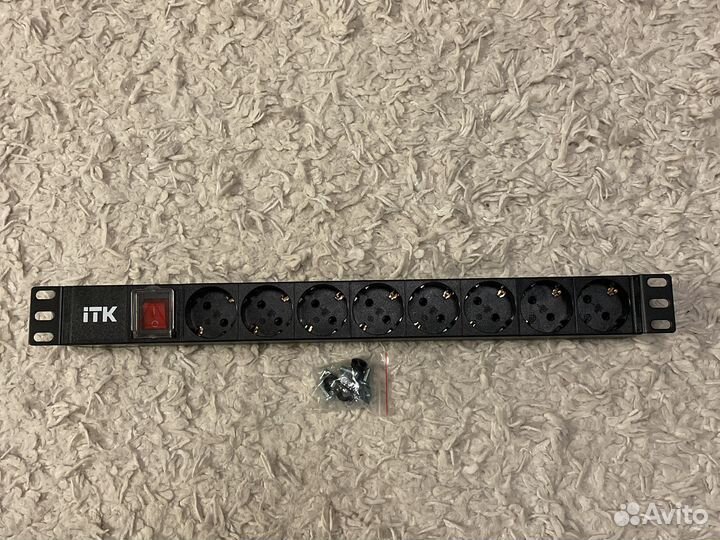 Блок розеток 19 дюймов PDU