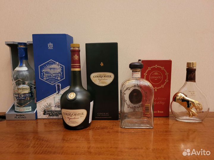 Бутылки, тобусы, коробки