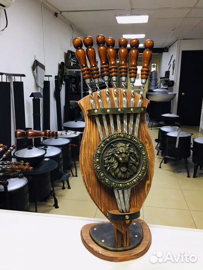 Шампурница с шампурами