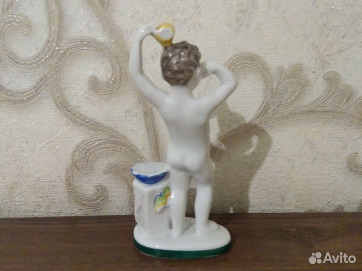 Фарфоровая статуэтка лфз Счастливое детство