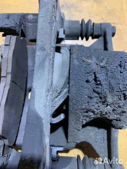 Суппорт тормозной передний правый Toyota Corona