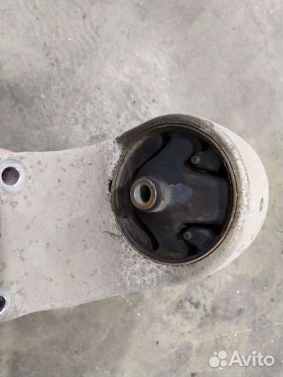 Опора МКПП двигателя левая на Ниссан Альмера Класс