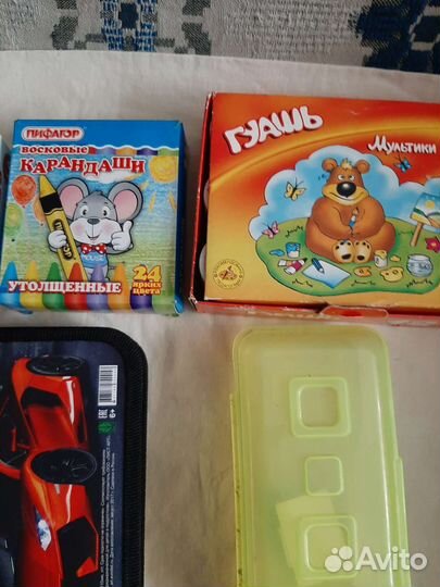 Пеналы, гуашь, карандаши. Рюкзак все для школы