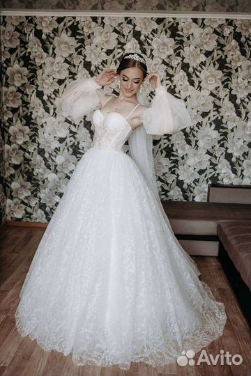 Свадебное платье со шлейфом