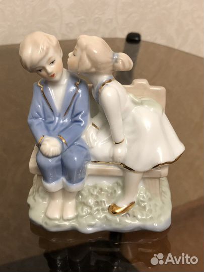 Статуэтка фарфор