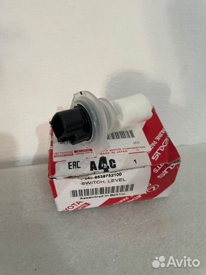 Датчик уровня жидкости бачка омывателя Toyota