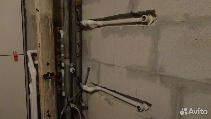 Сантехник. Ремонт арматуры унитаза