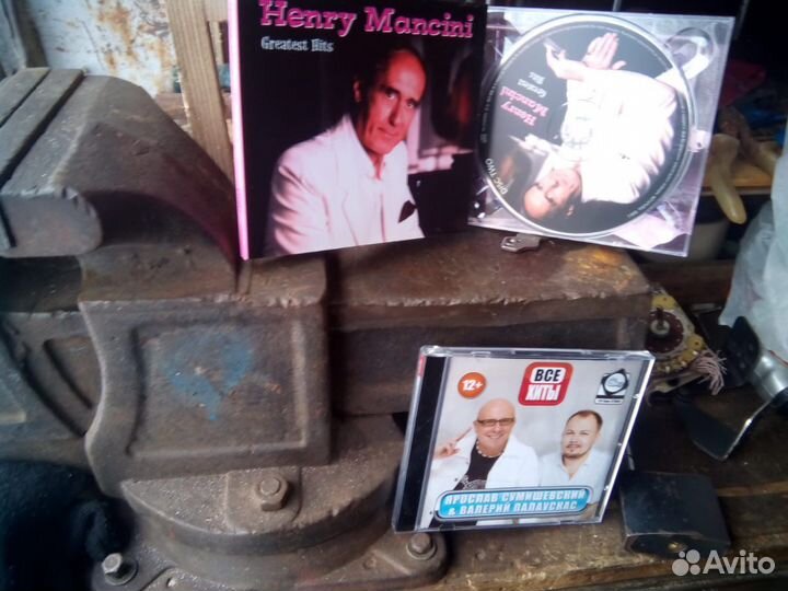 Диски с фильмами/музыкой