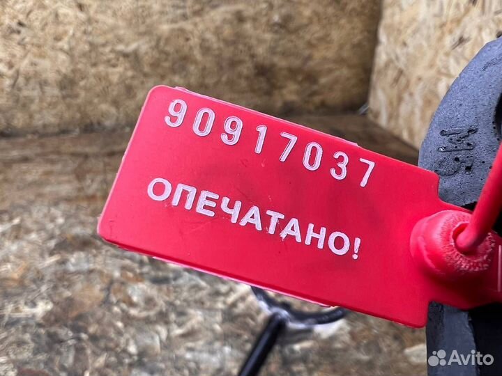 Уплотнитель двери передний Jaguar 2016-2019