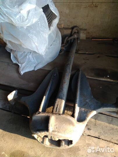 Якоря Матросова,Холла