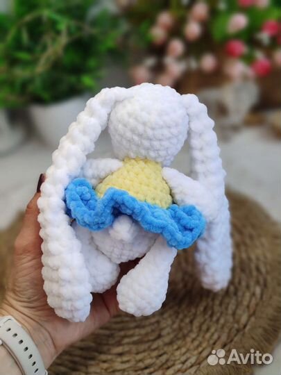 Заяц вязаный