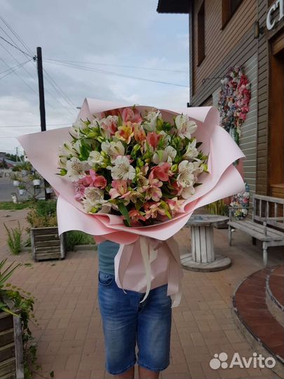Букет цветов альстромерия
