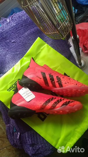 Футбольные бутсы adidas predator