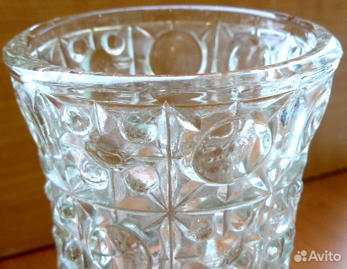 Стеклянная ваза с клеймом