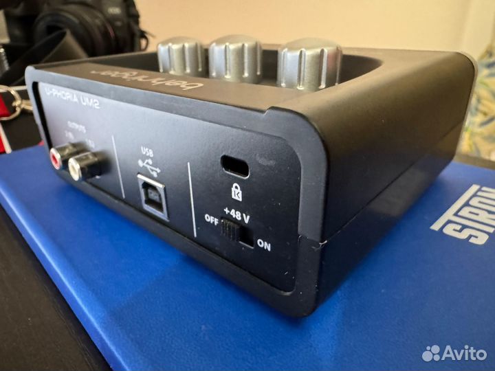 Звуковая карта Behringer U-Phoria UM2