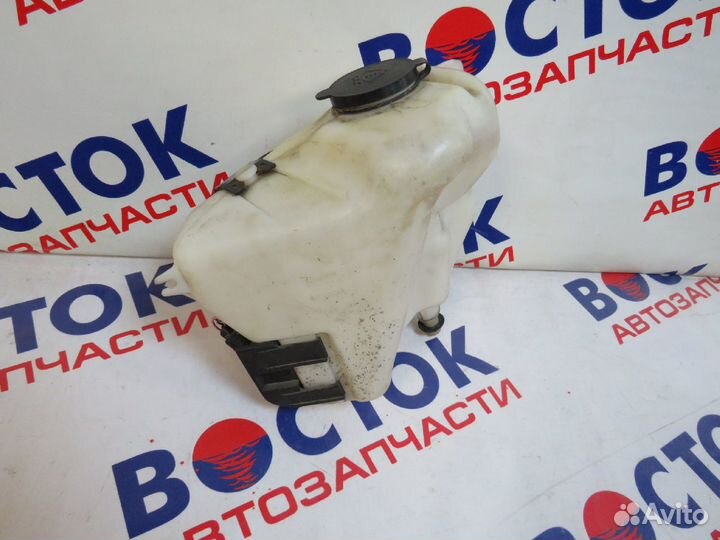 Бачок омывателя toyota corolla AE100
