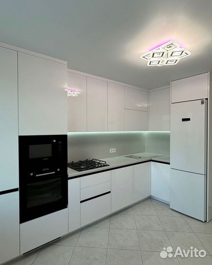 Современный кухонный гарнитур