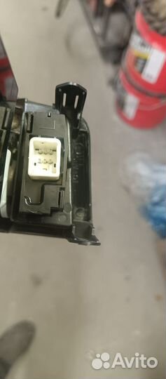 Дефлектор Центральный левый Toyota Land Cruiser200