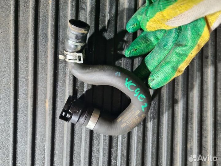 Патрубок радиатора печки Volvo Xc90 2016