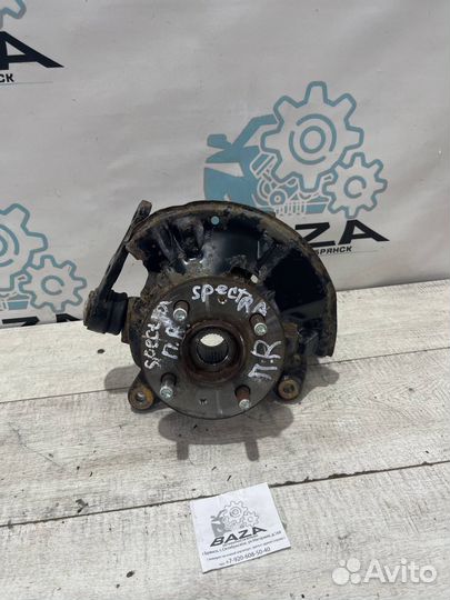 Кулак передний правый Kia Spectra