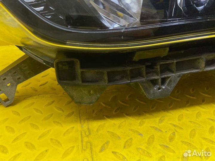 Б/У фара - Сломаны крепления(в комплекте)nДефект