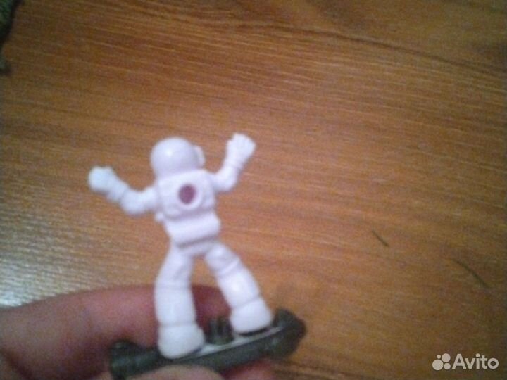 Игрушка космонавт