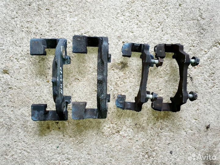 Скоба суппорта 316 - 320 BMW E46