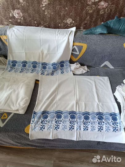 Постельное бельё с вышивкой,пододеяльник,наволочки