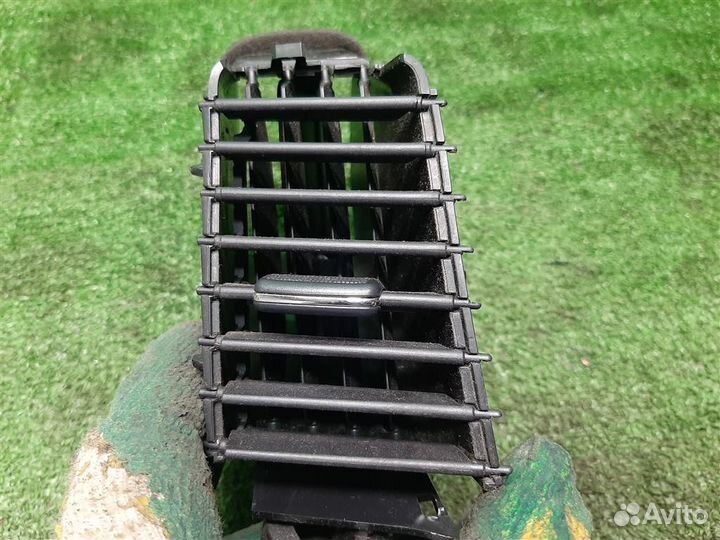 Дефлектор торпедо центральный Mitsubishi Grandis