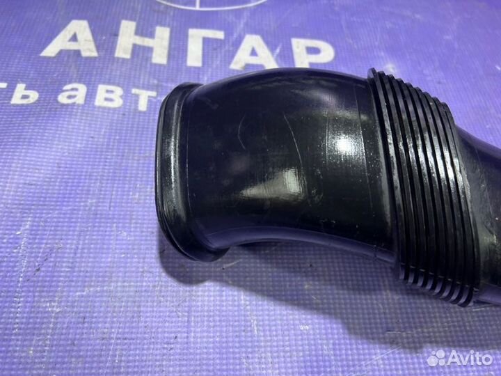 Воздушный патрубок Volkswagen Touareg 7L BAC 2004