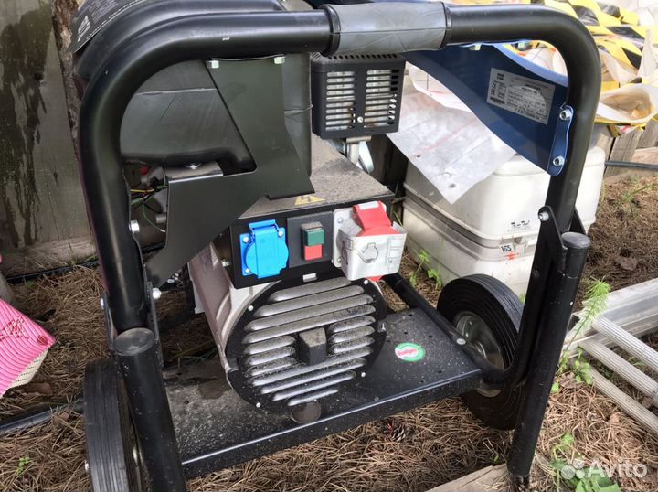 Бензиновый генератор