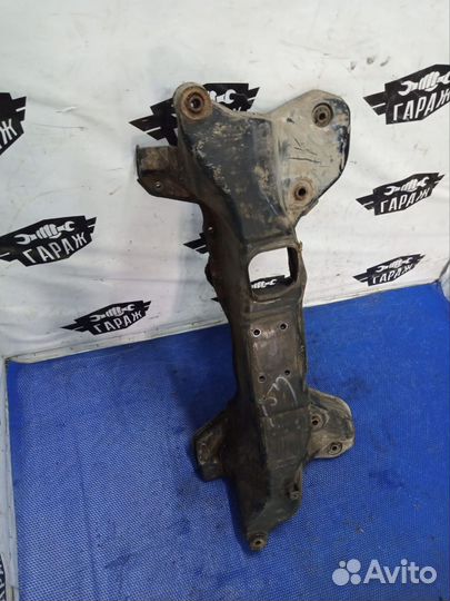 Передний подрамник Mitsubishi Diamante f13