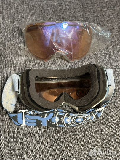 Спортивные очки Oakley