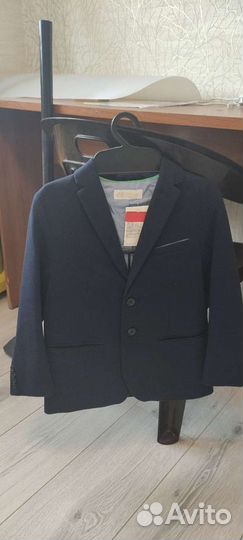 На мальчика новый пиджак нм
