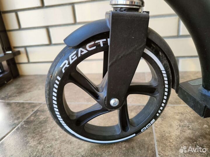 Самокат reaction 200 мм