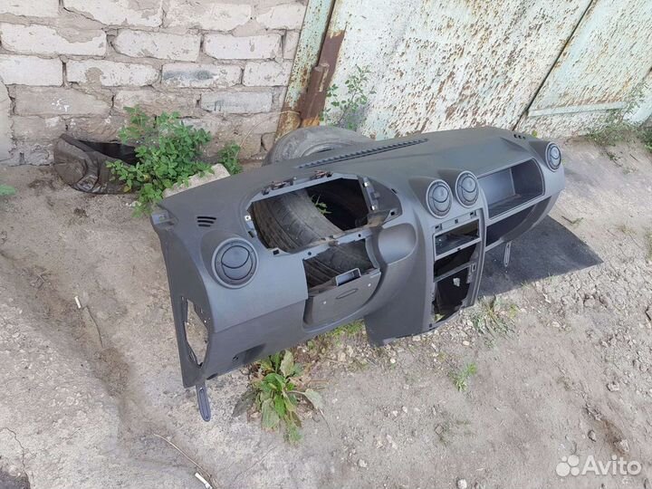 Торпедо Renault Logan