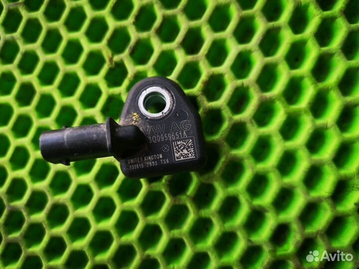 Датчик удара на VW Passat B8 2015-2019