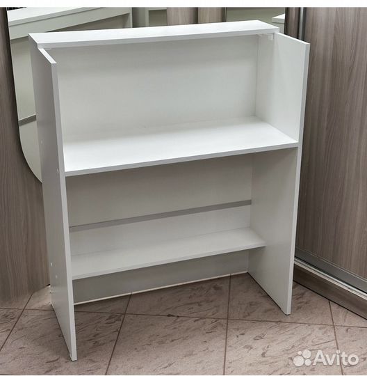 Ресепшен стойка и стул на колесиках