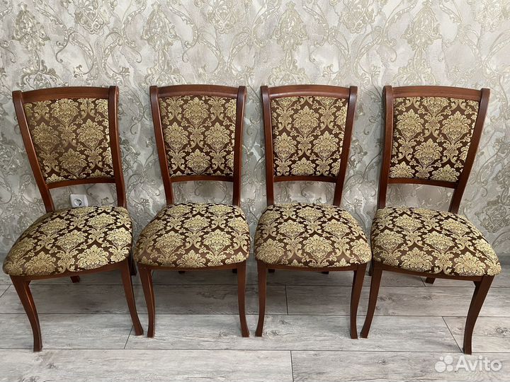 Кухонный стол и стулья