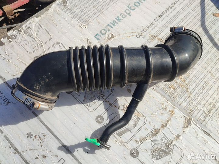 Мазда 323 патрубок