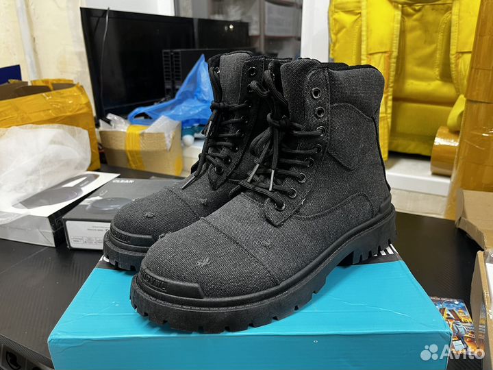 Ботинки Balenciaga Strike boots type