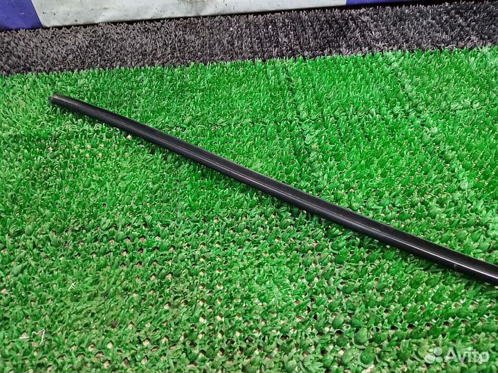 Молдинг стекла лобового Mitsubishi pajero IV