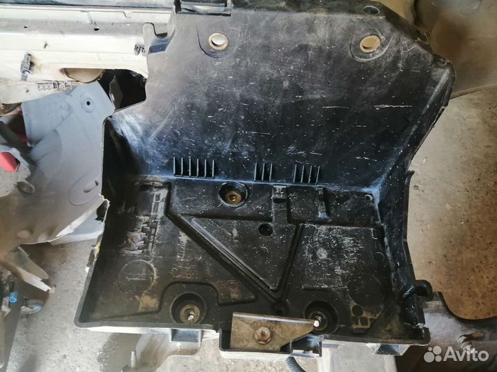 Консоль под акб Рено Кангу 2