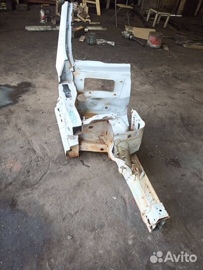 Стойка двери передняя правая Mercedes-Benz C207