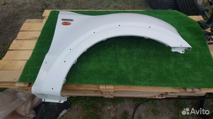 Переднее правое крыло Паджеро 3